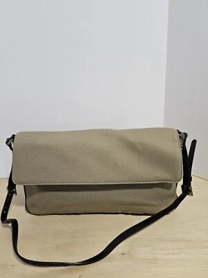 monedero cole haan caqui Foto 1 de 4