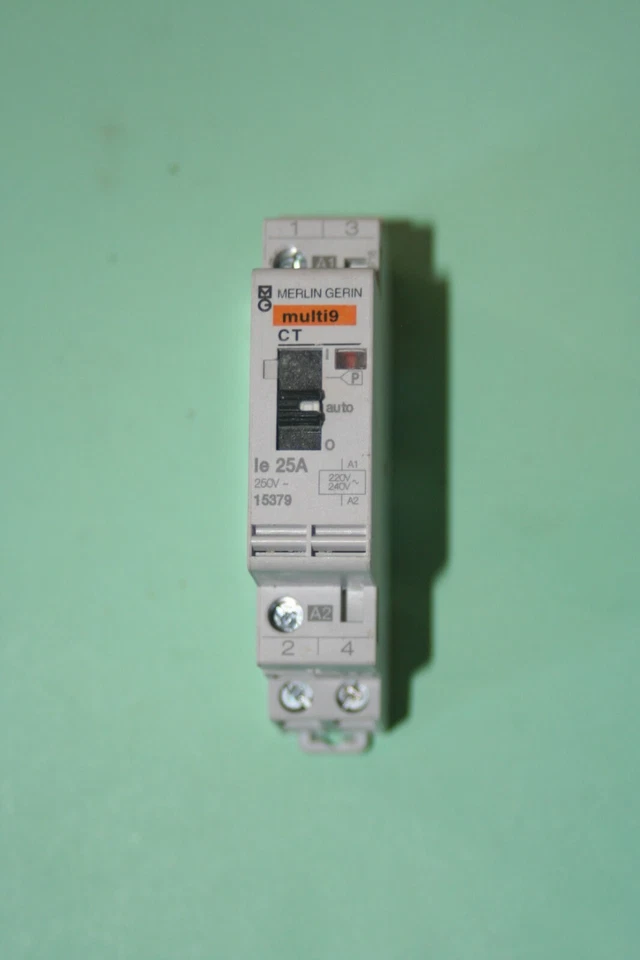 Contacteur a commande manuelle CT 2 F 25A  230V merlin gerin 15379 - Photo 1/1