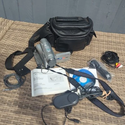 Samsung  Digital Camcorder DV Camera SM-DP102D With Accessories Untested - Image 1 of 4