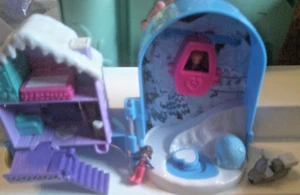 polly pocket party snow ski globe 2 Figures Compact mini toy 2017 - Picture 1 of 4