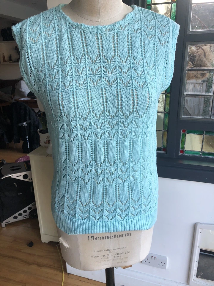 VINTAGE RODEE 1970S SIZE 10 LIGHT BLUE KNIT VEST TUNIC TOP SASH NECK ENGLAND  - Image 1 of 4
