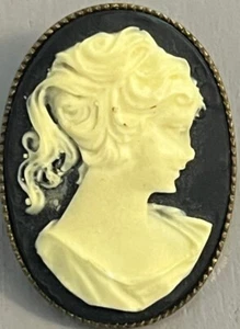Vintage Jewelry Cameo Black White Lady Gold Tone Oval 1" - Picture 1 of 3