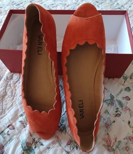 VANELI WOMEN'S NWB "ARTY" ORANGE SUEDE FLATS SCALLOPED EDGES, PEEP TOES - Picture 1 of 5