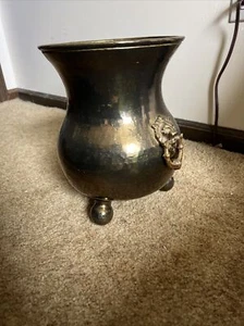 De Colección Grande Martillado Cubo Plantadora Tazón Manija Cabeza de León Pies Bonita Maceta - Imagen 1 de 5