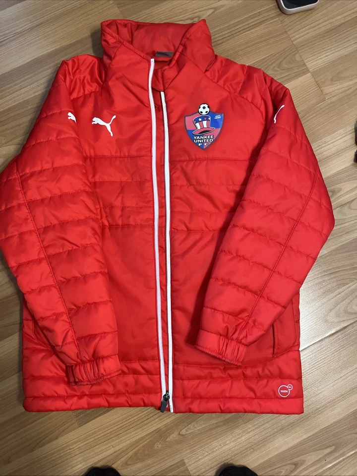 Chaqueta acolchada mediana juvenil PUMA YANKEE FC. Foto 1 de 4