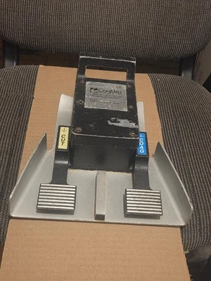 PEDAL ELECTROQUIRÚRGICO CONMED REF. 60-5104-001 Foto 1 de 2