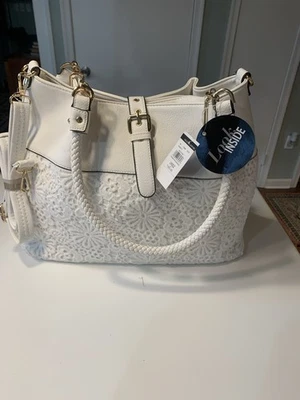 Cuerpo de hombro/crosa 3 en 1 con remache negro de cuero Wilson blanco diseñado con cordones Foto 1 de 4