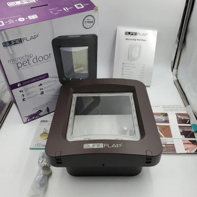 SureFlap - Puerta para mascotas con microchip (marrón) SUR101 - Caja abierta Foto 1 de 4