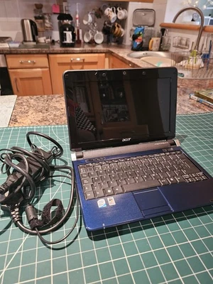 Acer Aspire One Laptop D150-1Bb - WinXP Notepad PC Computer - Read Description - Image 1 of 4