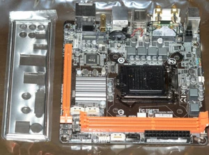 GigaByte GA-B85N Phoenix-WIFI Intel B85 Desktop Motherboard 1150 Mini ITX 17*17 - Bild 1 von 3