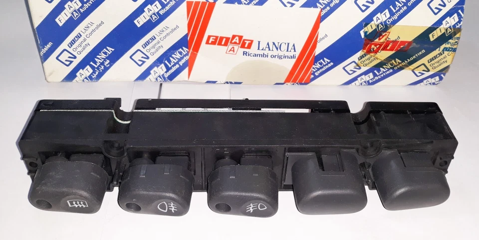 FIAT PUNTO MK1 - 1400 GT (1993 - 1999)/ INTERRUTTORI CRUSCOTTO/ DASHBOARD SWITCH - Image 1 of 1