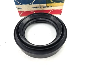 NOS 1pc Genuine Nissan Front Wheel Seal 1980-1983 720 Pickup 40227-41W03 - Bild 1 von 2