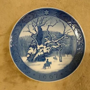 ROYAL COPENHAGEN Denmark Christmas Plate 1967 THE ROYAL OAK Kongeegen K Lange - Picture 1 of 2
