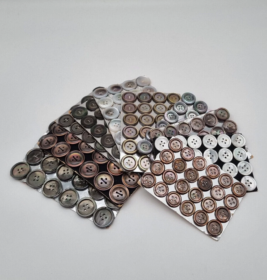 Perlmutt 4-Loch-Knopf 15-20 mm verschiedene Varianten / Mother-of-Pearl MOP C59 - Bild 1 von 1