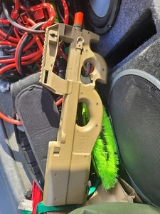 airsoft rifle electric P90  - Picture 1 of 3