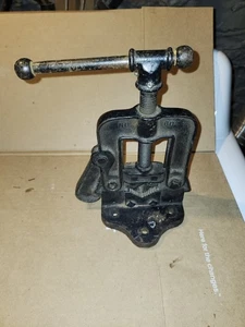 (B11) --- Vintage #80 REED MFG. CO. Table Mount Pipe Vice - Picture 1 of 8