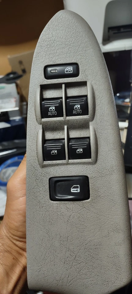 Interruptor ventana eléctrica lado derecho pasajero Toyota Sequoia 01-07 marrón Foto 1 de 4