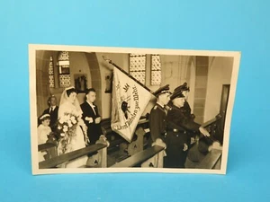 9364:Foto Hochzeit Fahne "Dem Nächsten zur Wehr" Feuerwehr? Wehrmacht?  - Bild 1 von 2