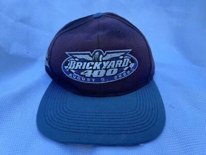 Cappello Berretto NASCAR Brickyard 400 Snapback Edizione Limitata Viola Blu 2000 Indy - Foto 1 di 9