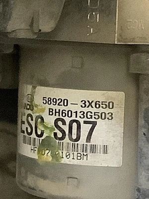 Used ABS Pump and Motor Assembly fits: 2013 Hyundai Elantra Actuator and Pump As - Image 1 of 4