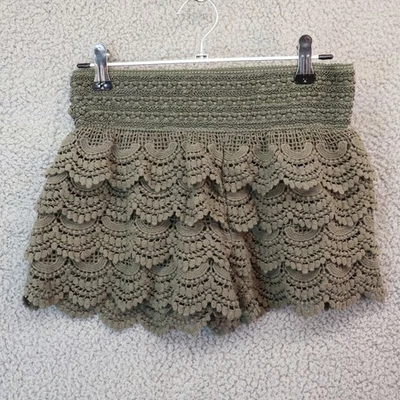 American Rag Short Womens XS Green Crochet Lace Layered Scalloped Hem Short - Image 1 of 4