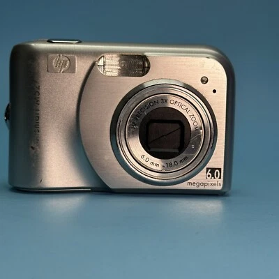 Cámara digital HP Photosmart M527 plateada 6,0 MP para piezas o reparación Foto 1 de 4