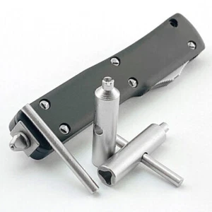 Herramienta de extracción desmontada de tornillo de destornillador triangular para cuchillo Microtech UTX-70 - Imagen 1 de 5