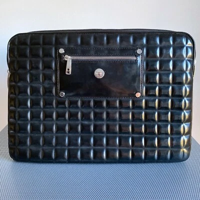 Knomo London Spazzolato Laptop Case Black Bubble Quilted Plush Lined - Imagem 1 de 4