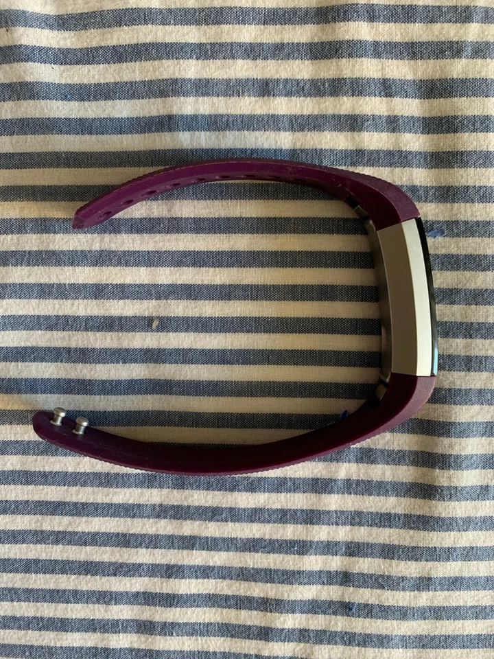 Rastreador de fitness Fitbit Alta, plateado/ciruela, pequeño (5,5 - 6,7 pulgadas) como no funciona Foto 1 de 4