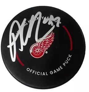 ALEX DEBRINCAT signed (DETROIT RED WINGS) Game Hockey puck BECKETT BAS BM02758 - Picture 1 of 2