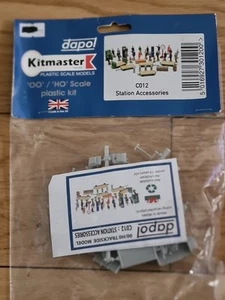 STATION ACCESSORIES Model Railway KitMaster Kit figures Dapol OO Gauge C012 - Picture 1 of 1