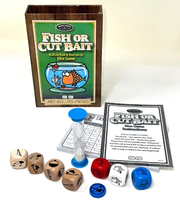 Juegos Universitarios Porche Delantero Peces O Cortar Cebo Dados Juego Piezas de Repuesto-COMO NUEVO Foto 1 de 2