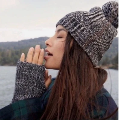 Sombrero tejido de invierno para mujer Rebecca Minkoff gorro y calentador de brazos talla única Foto 1 de 4