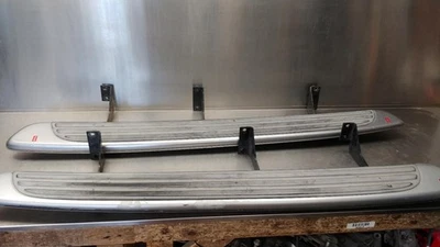 Chevrolet SSR 2003-2006 OEM estriberas plateadas izquierda y derecha con montajes Foto 1 de 4