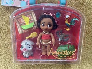 Disney Store Moana 5" mini animator doll & accessories in case Pua Hei Hei NEW - Picture 1 of 5