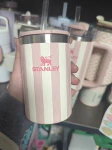 Nueva taza Stanley Everyday Can Cooler taza 10 oz melocotón látigo cabaña raya rosa brillante - Imagen 1 de 7