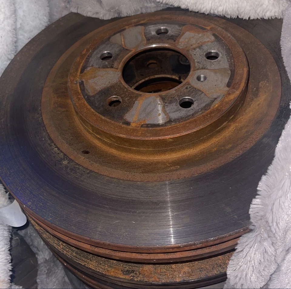 Juego de rotores/discos delanteros y traseros Infiniti Q50s/Q60s 2014+ usados Infiniti genuinos Foto 1 de 3