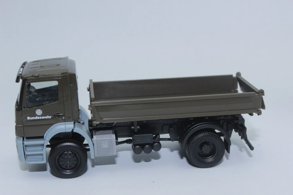 Herpa Mercedes-Benz Axor Three-sidedtipper "Bundeswehr" No. 746946 - 1 87 /HN227