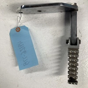 HARLEY-DAVIDSON RIGHT FOOTREST SUPPORT PLATE OEM 49126-77B - Picture 1 of 8