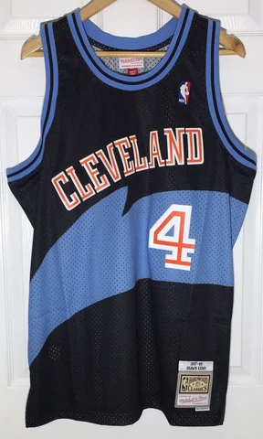 Shawn Kemp Cavaliers #4 Mitchell & Ness 1997/98 Blue Hardwood Classics XL Cover