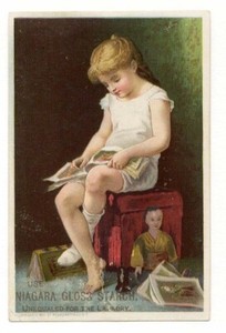 NIAGARA GLOSS STARCH Pretty Little Girl Reading VICTORIAN Trade Card 1880s