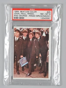 Tarjeta coleccionable 1964 Topps Beatles color John Paul Ringo George #25 PSA 8 casi nueva-como nueva - Imagen 1 de 2