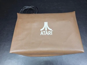 ATARI 2600 raro parapolvere in pelle bello! Copertina Atari 2600 SPEDIZIONE VELOCE!๐จโ
- Foto 1 di 23