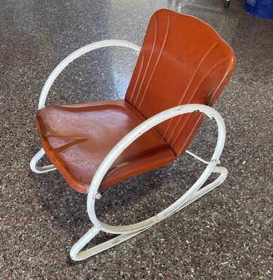 Antigua mecedora infantil Ring a Rock de metal de acero prensado naranja años 40 Foto 1 de 4