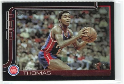 Baloncesto Topps 2025-26 Isiah Thomas #269 negro paralelo/68 Foto 1 de 2