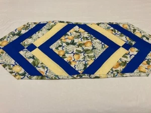 Frühling, Sommer "Zitronen" gesteppter Tischläufer 13x36 cm gelb/weiß, blau - Bild 1 von 4