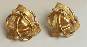 Vintage Gold Tone Earrings Knot Shape Women's Jewelry Signed - Picture 1 of 8