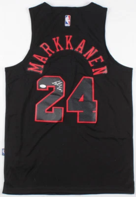 Lauri Markkanen Signed Bulls Custom Jersey (JSA COA)Chicago's #1 pick 2017 Draft - Image 1 of 4