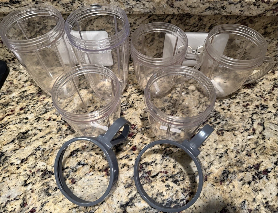 Nutribullet Lote de Tazas Originales (2) 24 oz (1) 18 oz con Tapa Mango Caño Usado Foto 1 de 4