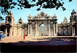 Dolmabahçe Palace Gate Istanbul Vintage Postcard - Picture 1 of 2